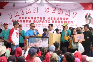 15.000 Peserta Ikuti Jalan Sehat di Pendopo Kabumian