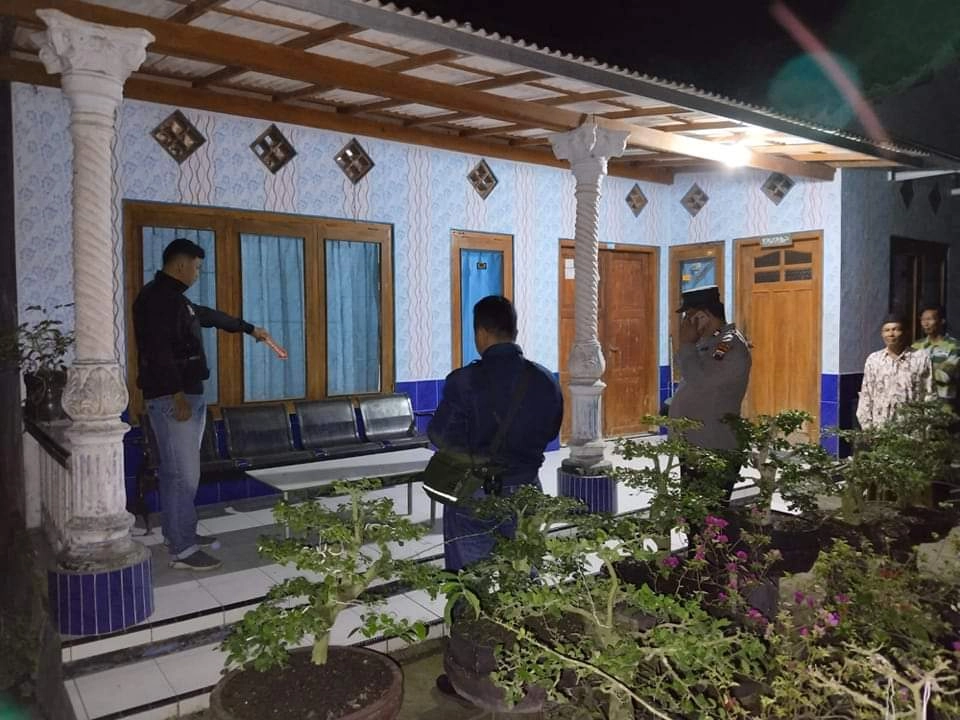 Warga Buluspesantren Temukan Bayi Perempuan di Teras Rumahnya