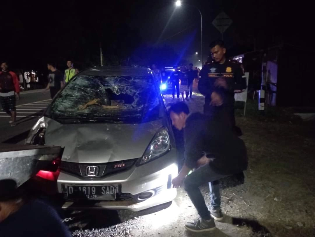 Berikut Kronologi Mobil yang Dirusak Sekelompok Warga di Jalan Pansela Puring