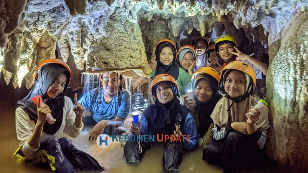 Learn to Enjoy Caving, Gaspala SMAN 2 Kebumen Telusuri Gua Petruk