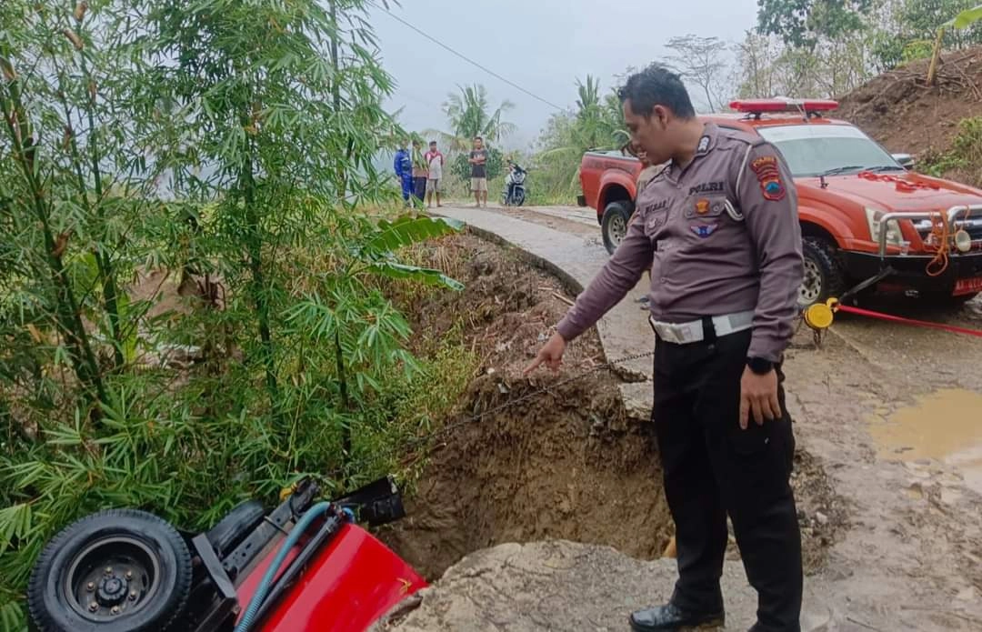 Polres Kebumen Gelar Olah TKP Tergulingnya Truk Tangki BPBD Kebumen yang Masuk Jurang