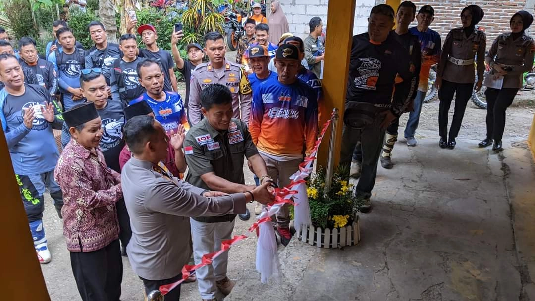 Komunitas TRACK dan JACK serta Polres Kebumen Serahkan Kunci Program Bedah Rumah Pak Saiman