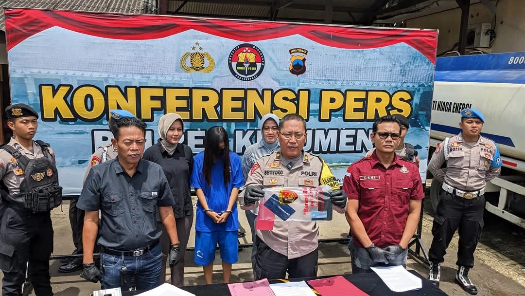 Promosikan Judi Online, Selebgram Cantik Asal Kecamatan Sempor Diamankan Polisi