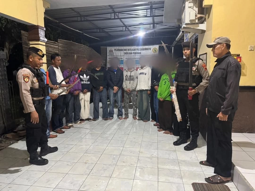 10 Remaja Terjaring Razia, Ditemukan 6 Senjata Tajam