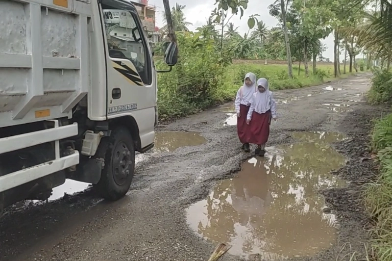 Jalan Rusak di Desa Wonosari Kecamatan Kebumen Dikeluhkan Warga