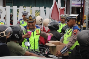 Polisi Berbagi, Jalanan Berseri: Aksi Humanis Polres Kebumen di Bulan Suci