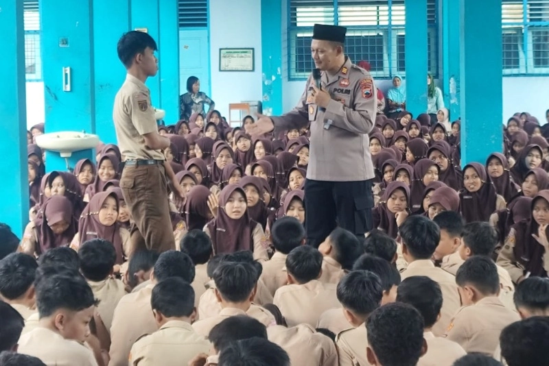 Polres Kebumen Edukasi Murid SMP N 5 tentang Bahaya Narkoba dan Kenakalan Remaja