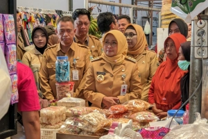 Keamanan Pangan Kebumen: Bupati Imbau Warga Waspada Pestisida dan Formalin