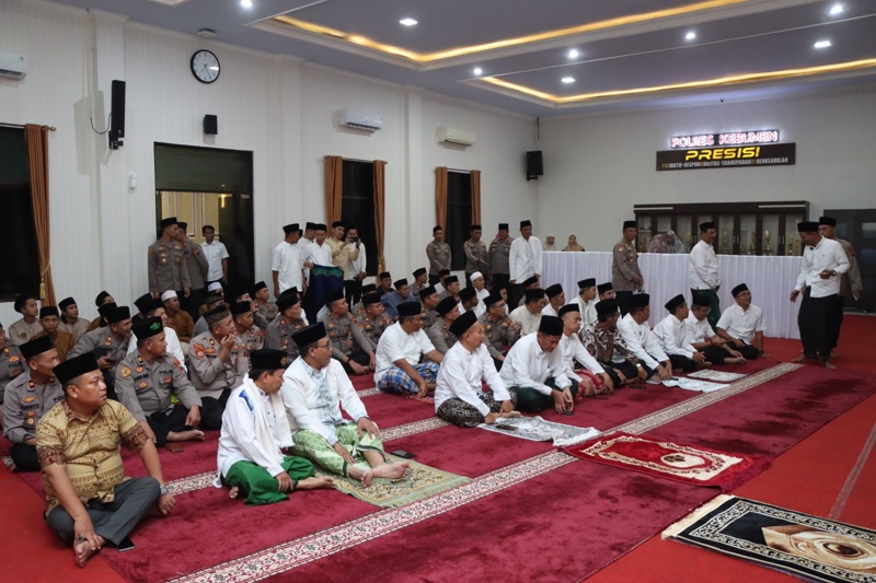 Kebersamaan Forkopimda Kebumen dalam Tarawih dan Silaturahmi