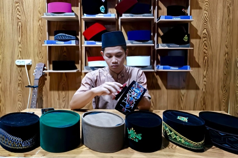 Omzet Perajin Peci “3 Putra” Kebumen Melonjak 70% di Bulan Ramadan