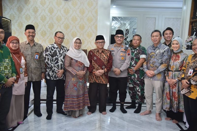 Kunjungan Kerja di Kebumen, Mendikdasmen: Guru ASN Diberi Lampu Hijau Mengajar di Sekolah Swasta