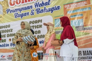 Di Tengah Parade Senam, Bupati Lilis Terima Aspirasi Revitalisasi Alun-alun Manunggal Gombong