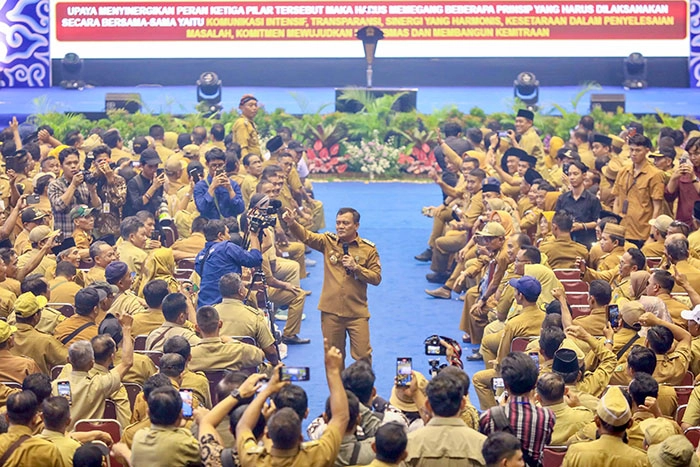 Gubernur Ahmad Luthfi