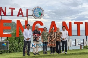 Utusan Khusus Presiden RI Bidang Pariwisata Terpesona Keunikan Geopark Kebumen