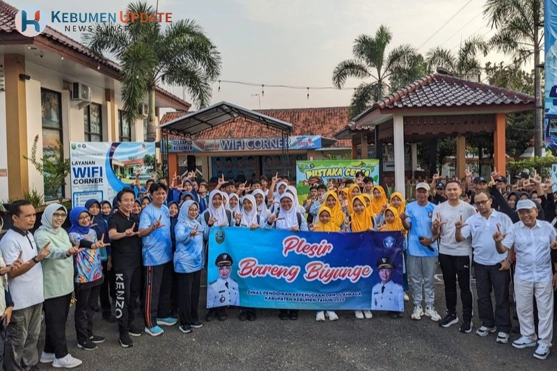 Bupati Lilis dan Wabup Zaeni Lepas Rombongan “Plesir Bareng Biyunge”, Pantai Mliwis Jadi Destinasi Pertama