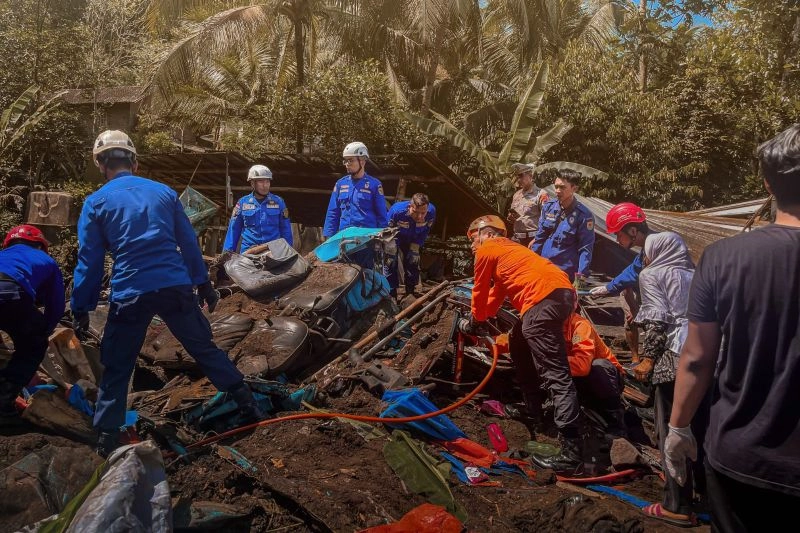 Tragedi Kalijambe: Truk Hantam Angkot Rombongan Takziah, Belasan Nyawa Melayang