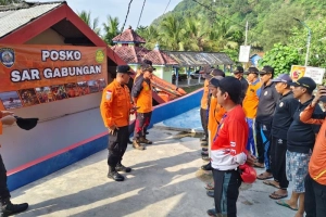 Misteri Gelombang Pantai Lampon: Pencarian Rizal yang Terseret Arus Terus Dilakukan