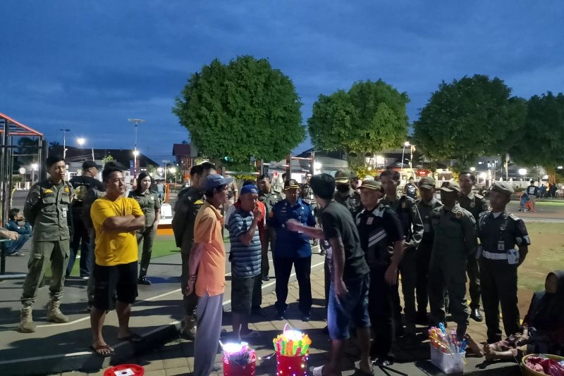 Satpol PP Kebumen Tindak Tegas PKL Alun-alun: Tak Hanya Langgar Aturan, tapi Juga Tenggak Miras