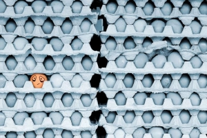 Kesepian di Keramaian: Fenomena Anak Muda yang Terlihat Bahagia Tapi Hampa