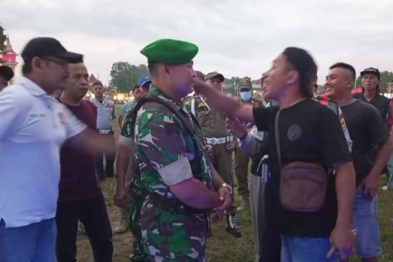 Ketegangan Warnai Penertiban PKL di Alun-alun Kebumen: Pedagang Menolak Relokasi