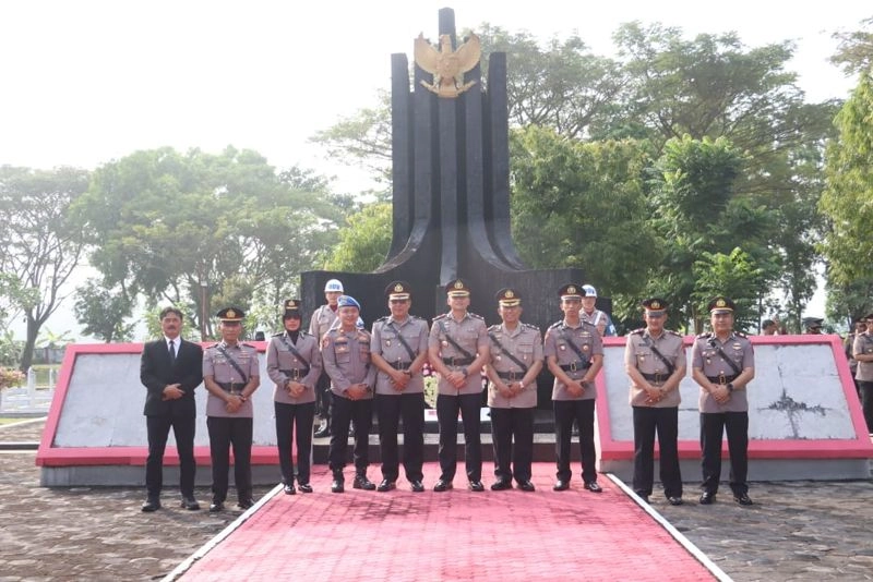 Teladani Semangat Juang Pahlawan, Polres Kebumen Gelar Ziarah Jelang Hari Bhayangkara ke-79