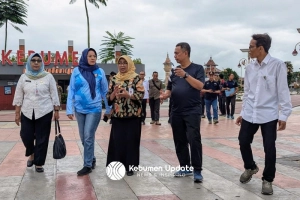 PKL Alun-Alun Kebumen: Antara Diskresi Bupati Lilis, Larangan Perda, dan Penataan Ulang