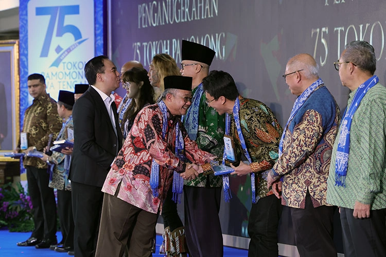 Tokoh Pamomong