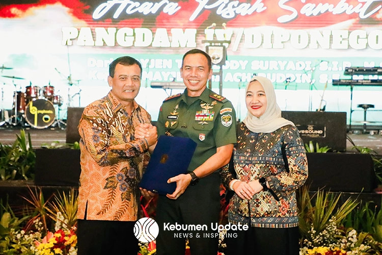 Mayjend TNI Achiruddin Darojat Jabat Pangdam IV/Diponegoro, Ahmad Luthfi Berikan Sambutan