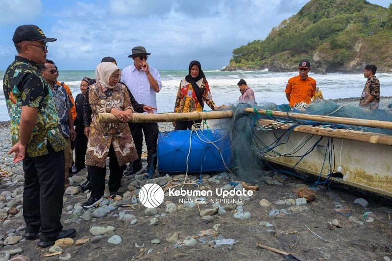 Gelombang Tinggi di Kebumen: 5 Perahu Nelayan Tenggelam, 3 Rusak Berat