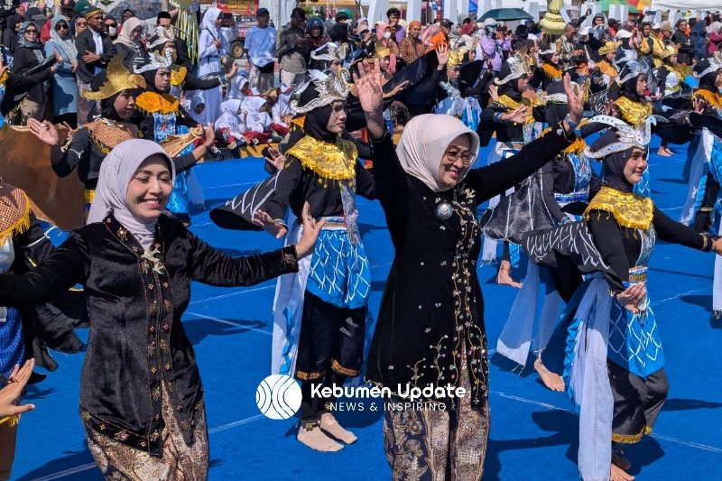 Tari Kolosal dan 4.000 Porsi Nasi Penggel Meriahkan Hari Jadi Kebumen, Warga: “Terima Kasih Bupati”