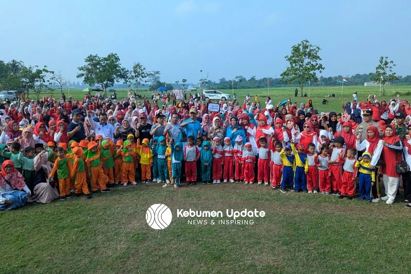Bupati Lilis Lepas Jalan Sehat Desa Sidayu dan Ikut Senam Bersama 1.073 Anak TK