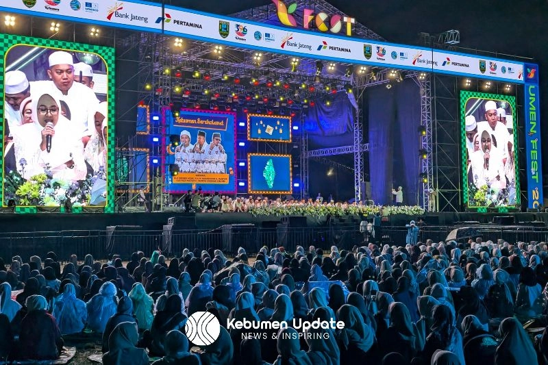 Kebumen Bersholawat: Gus Khoirul Muna dan Gus Faza Getarkan Alun-alun Pancasila