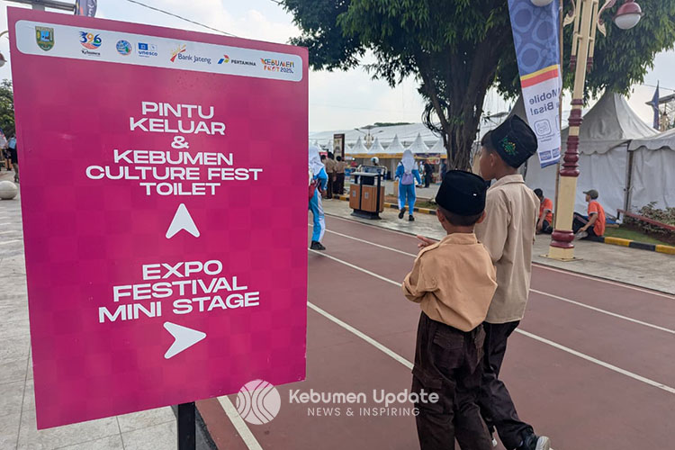 Petunjuk arah di venue Kebumen Fest 2025. (Foto: Hari Satria)