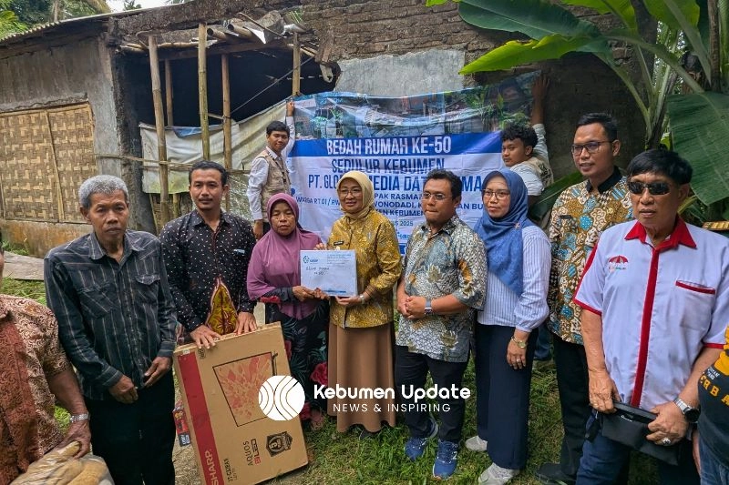 Dari Gubuk Reyot jadi Rumah Layak Huni, Dua Keluarga di Buayan Dapat Bantuan Sedulur Kebumen dan GMDP