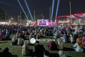 Ketoprak Gen Z Pecahkan Rekor Pengunjung Car Free Night di Kebumen