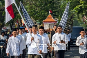 Merawat Tradisi, Warga Kelurahan Kebumen Gelar Ziarah Makam Leluhur dan Kirab Tumpeng