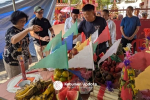 Kelenteng Kong Hwie Kiong Kebumen Gelar Sembahyang Rebutan, 4 Ton Sembako Dibagikan untuk Warga