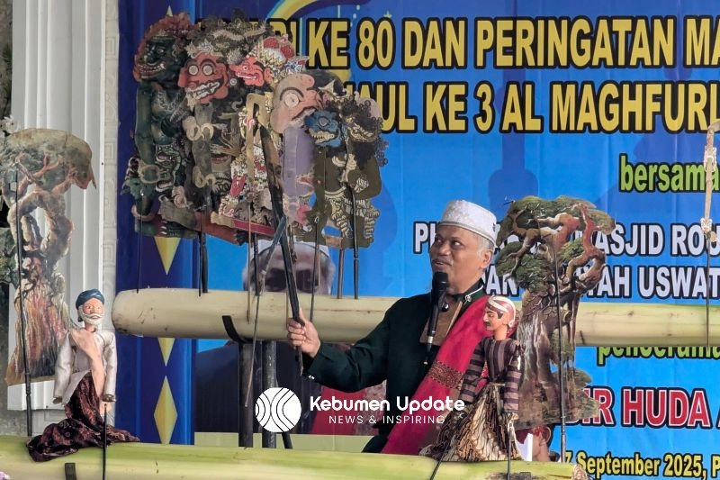 Secata Gombong Bersholawat: Kyai Jabir Sukses Padukan Dakwah, Humor, dan Nasionalisme
