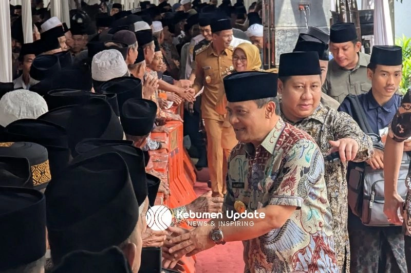 Hadiri Maulid Nabi di Kebumen, Gubernur Jateng Sebut Pesantren Garda Terdepan Jaga Kedamaian