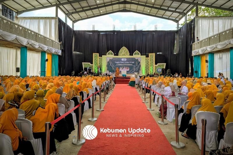 Peringatan Maulid dan Pertemuan Muslimat Al Kahfi Somalangu, Bupati Sampaikan Hal Ini
