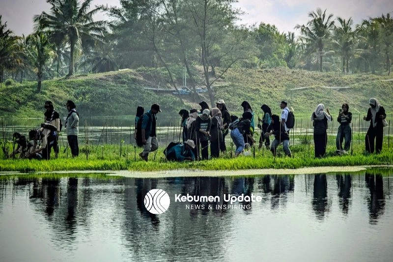 Mageri Segoro Kebumen Tanam 36.080 Bakau, Gubernur Minta Pelajar Bergerak ke Pesisir