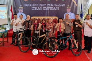Kelas Inspirasi di SMPN 4 Gombong, Bupati Lilis Bagikan 6 Unit Sepeda