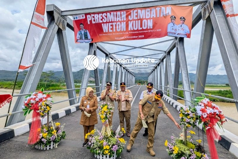 Kepala BNPB Resmikan Jembatan Weton Kulon Puring, Pulihkan Akses Vital Pasca-Bencana 2022