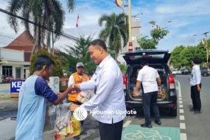 Bakti Sosial Rutan Kebumen, dari Beras hingga Minyak untuk Warga yang Membutuhkan