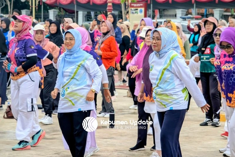Gebyar HKN ke-61: 1.500 Peserta Meriahkan Senam Sehat Bareng Biyunge di Alun-alun Kebumen