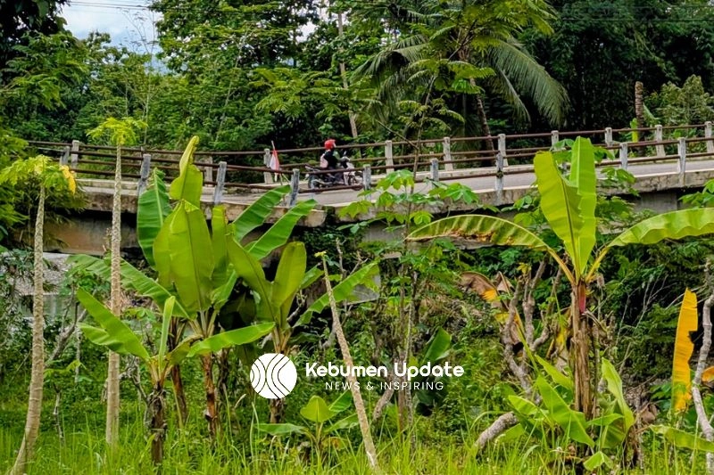 Meski Amblas, Warga Nekat Melintas: Jembatan Cacaban Masuk Daftar Prioritas Tahun 2026