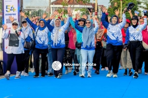 Jalan Sehat HUT KORPRI Kebumen, Warga Prumpung dan Pegawai Puskesmas Alian Raih Sepeda Listrik