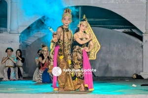 Mirip Ramayana Prambanan, Masyarakat Antusias Tonton Sendratari Hanoman Duta di Alun-alun Pancasila Kebumen