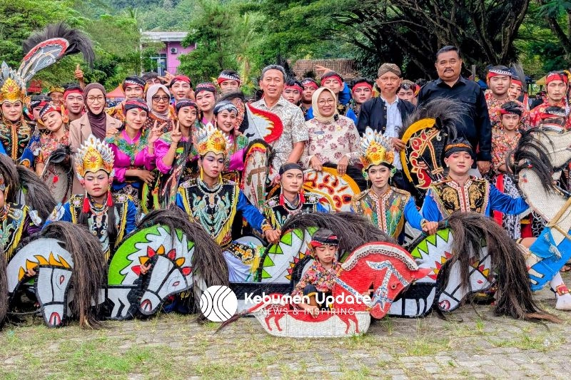 Gebyar Ebleg Kebumen di Pantai Logending, Bupati Penasaran saat Sesi Janturan