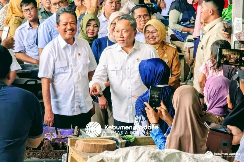 Kunjungi Pasar Indrakila Krakal, Zulkifli Hasan: Stok Beras Melimpah, Harga Cabai Turun